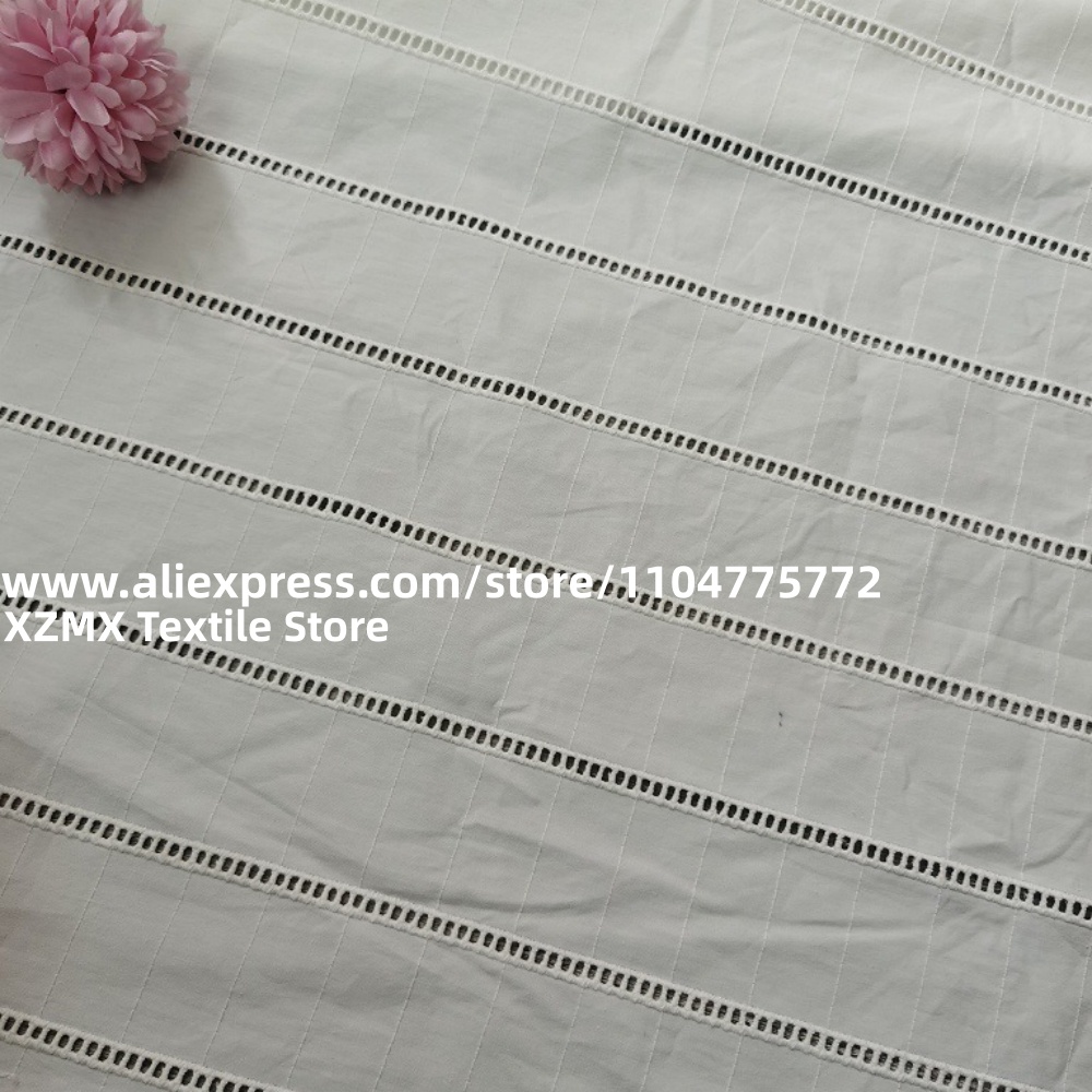 Sewing Eyelet Fabric - Gestreepte katoenen borduurstof met holle oogjes,